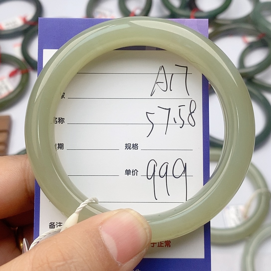 和田玉手镯未镶嵌