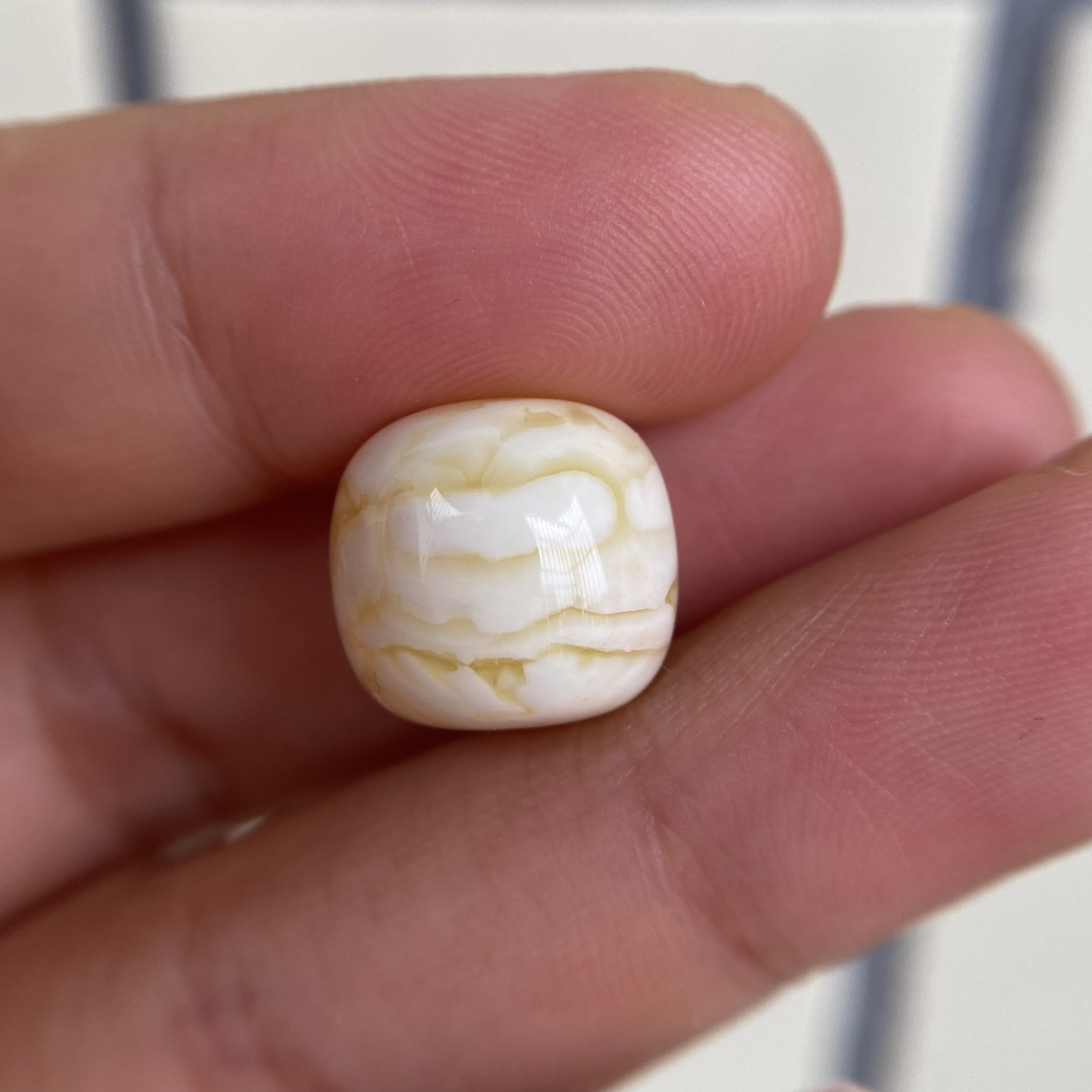蜜蜡浓蜡千层老型配饰13.1×12.2mm，丁点粉尘点忽略吧，整体够用