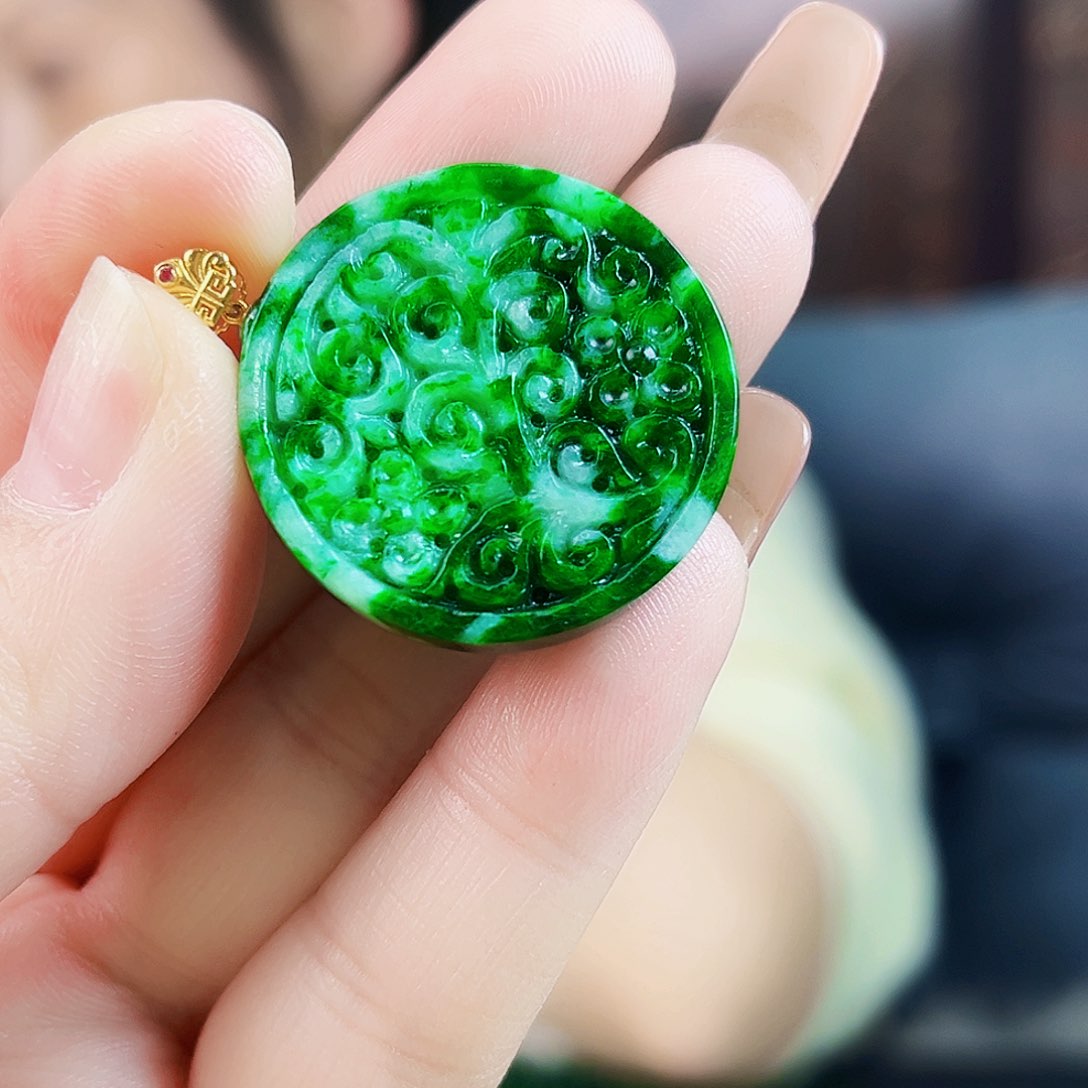 翡翠18K金镶嵌颈饰多样性