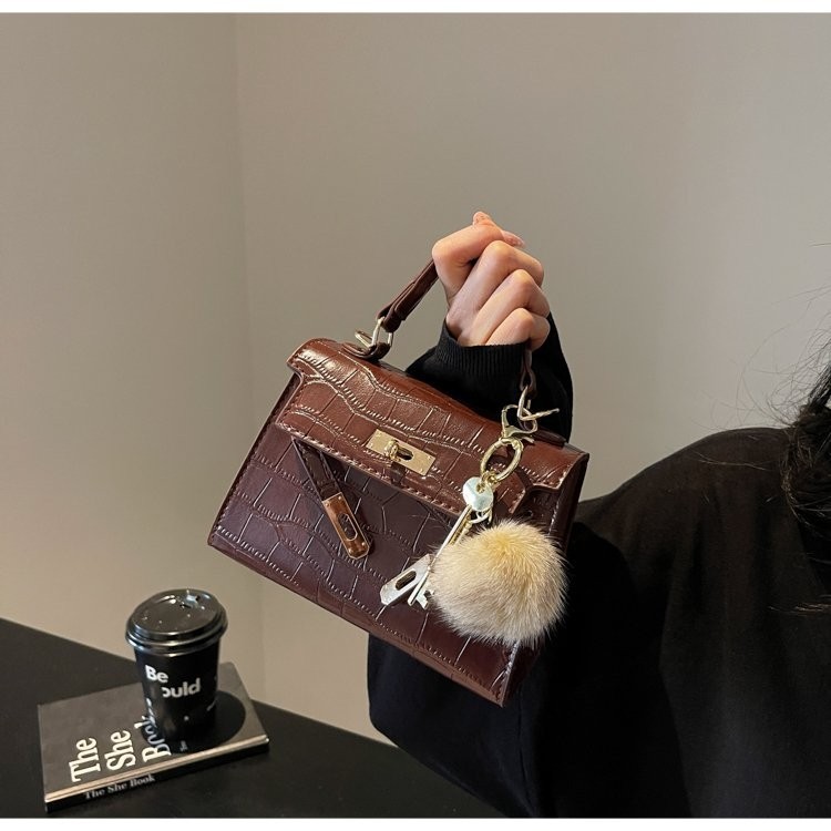 2025冬季新款凯莉包时尚简约女士手提包斜跨包小方包感单肩手提包