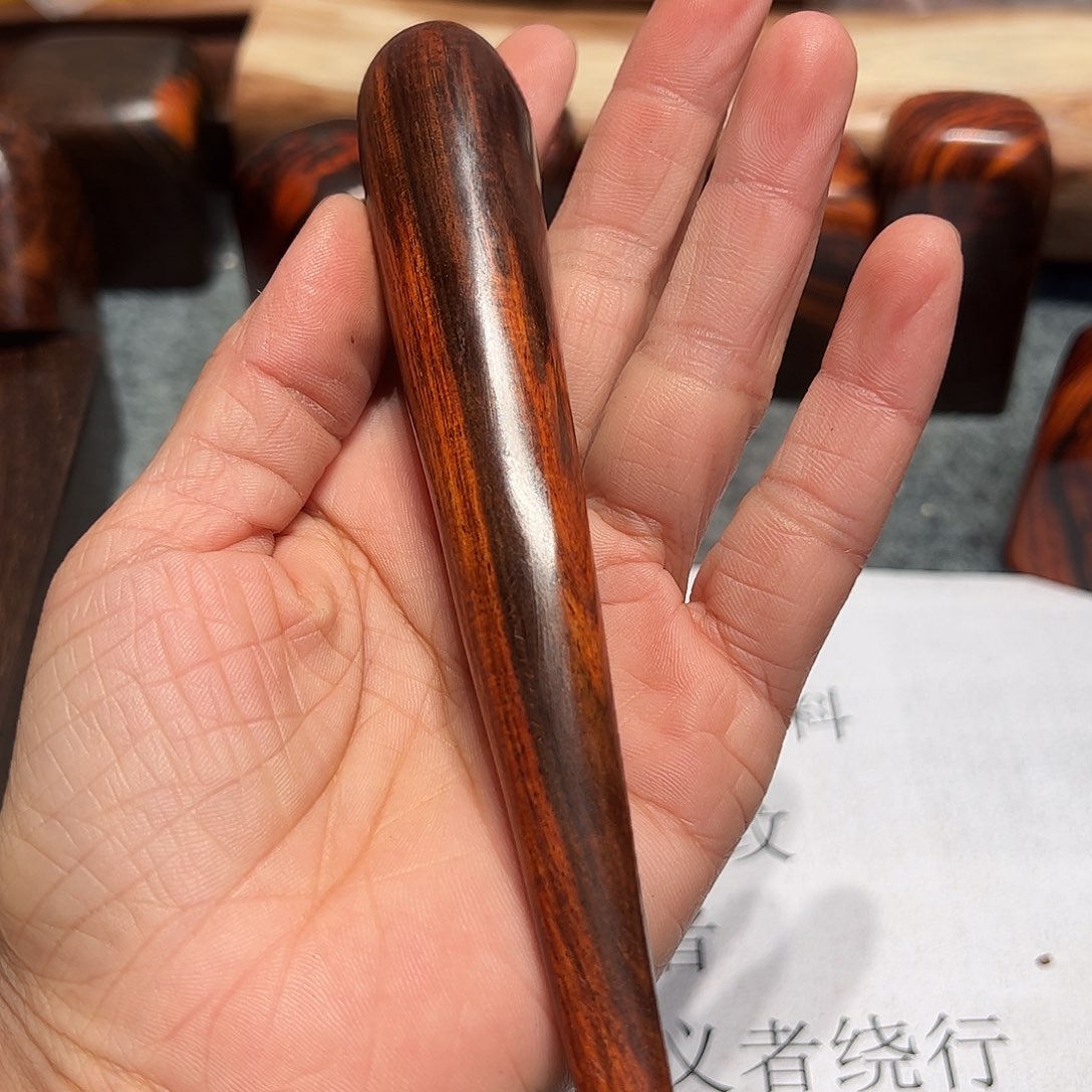 交趾黄檀（大红酸枝）鸿*
