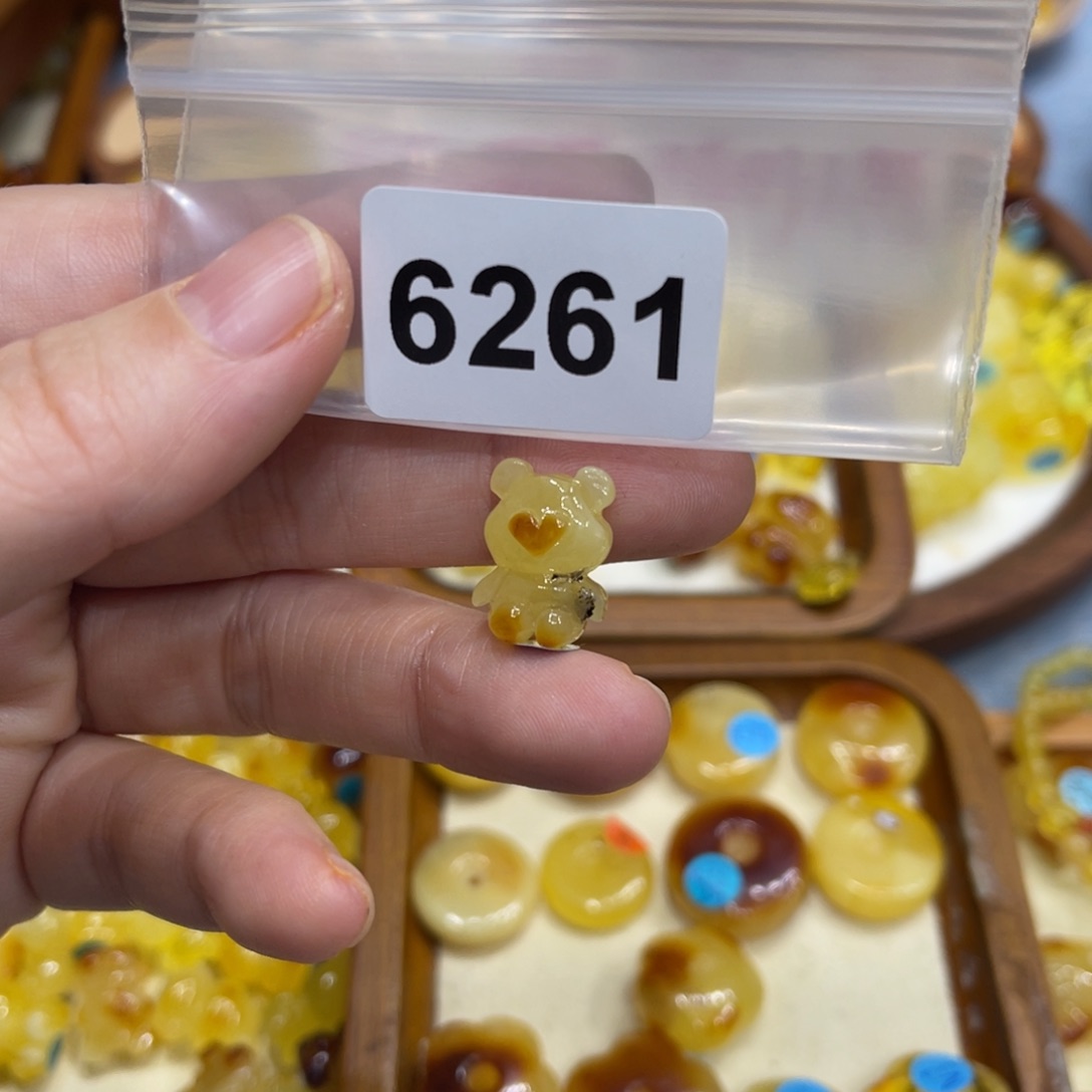 琥珀珠宝奇石未镶嵌