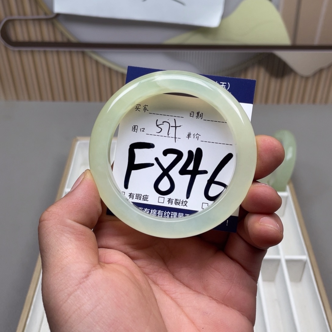 岫玉手镯手镯未镶嵌