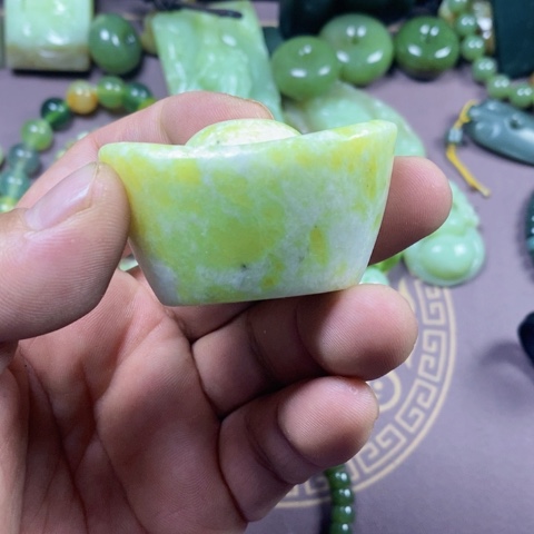 未镶嵌蛇纹石玉手链
