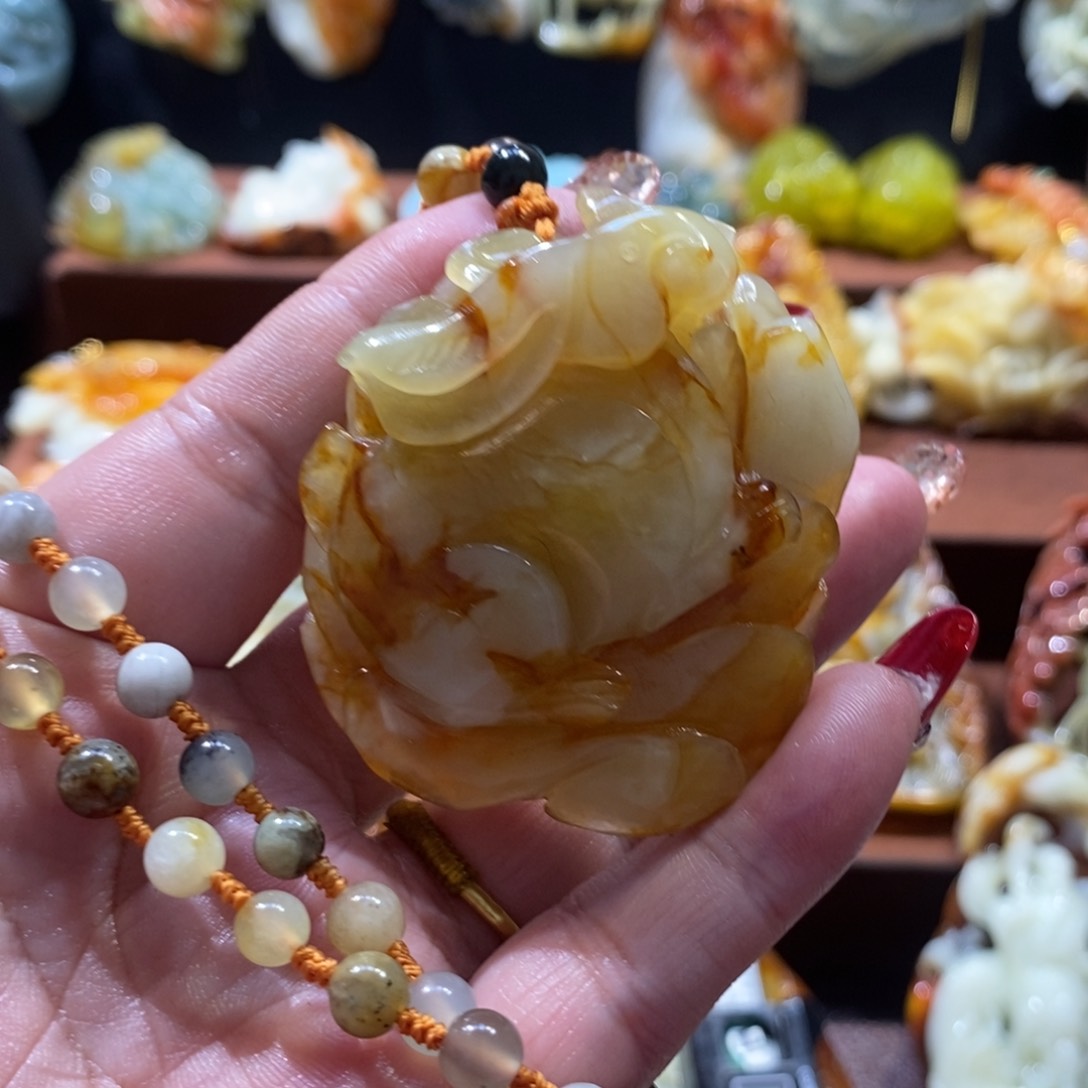 蛇纹石玉颈饰未镶嵌