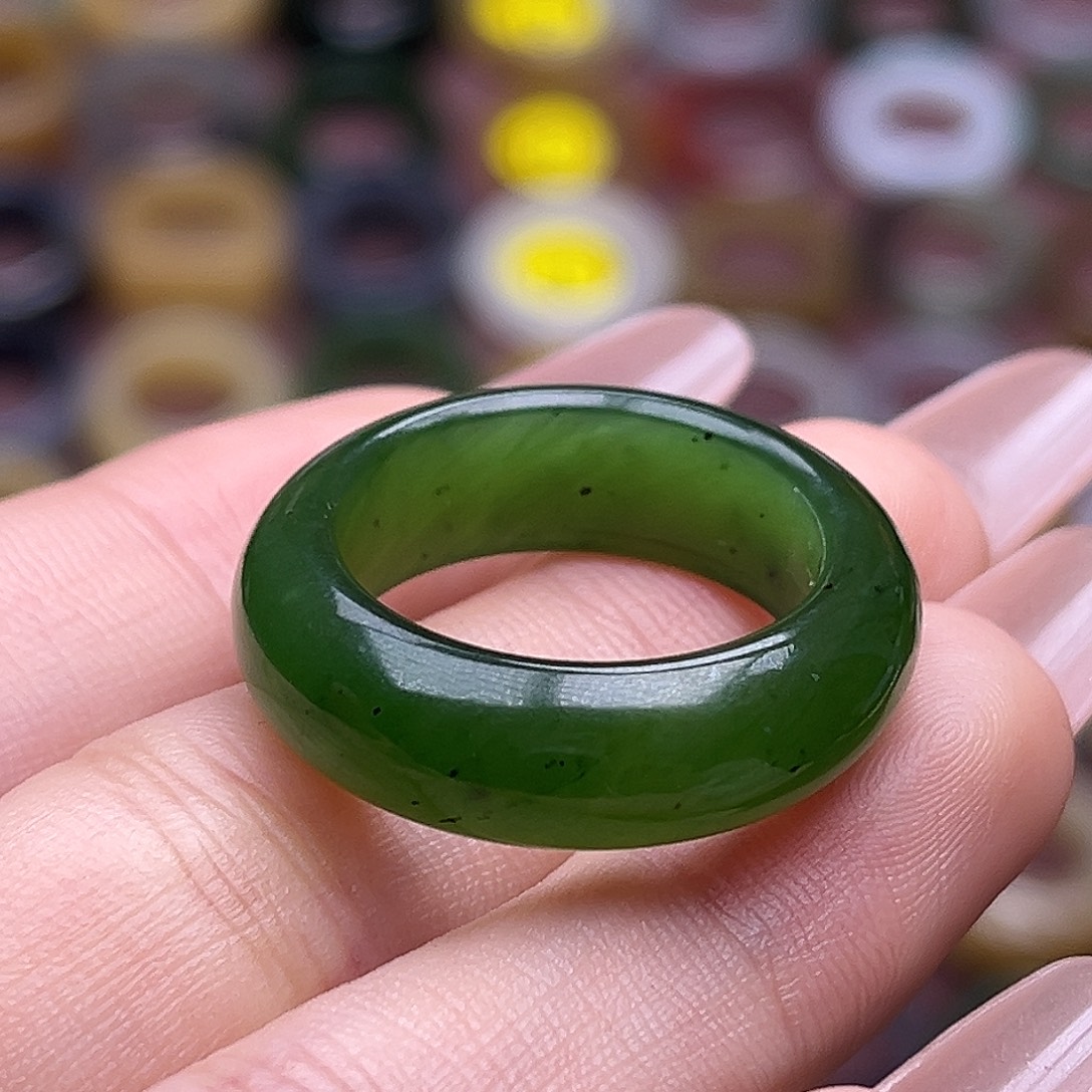 和田玉未镶嵌戒指19.0辣绿
