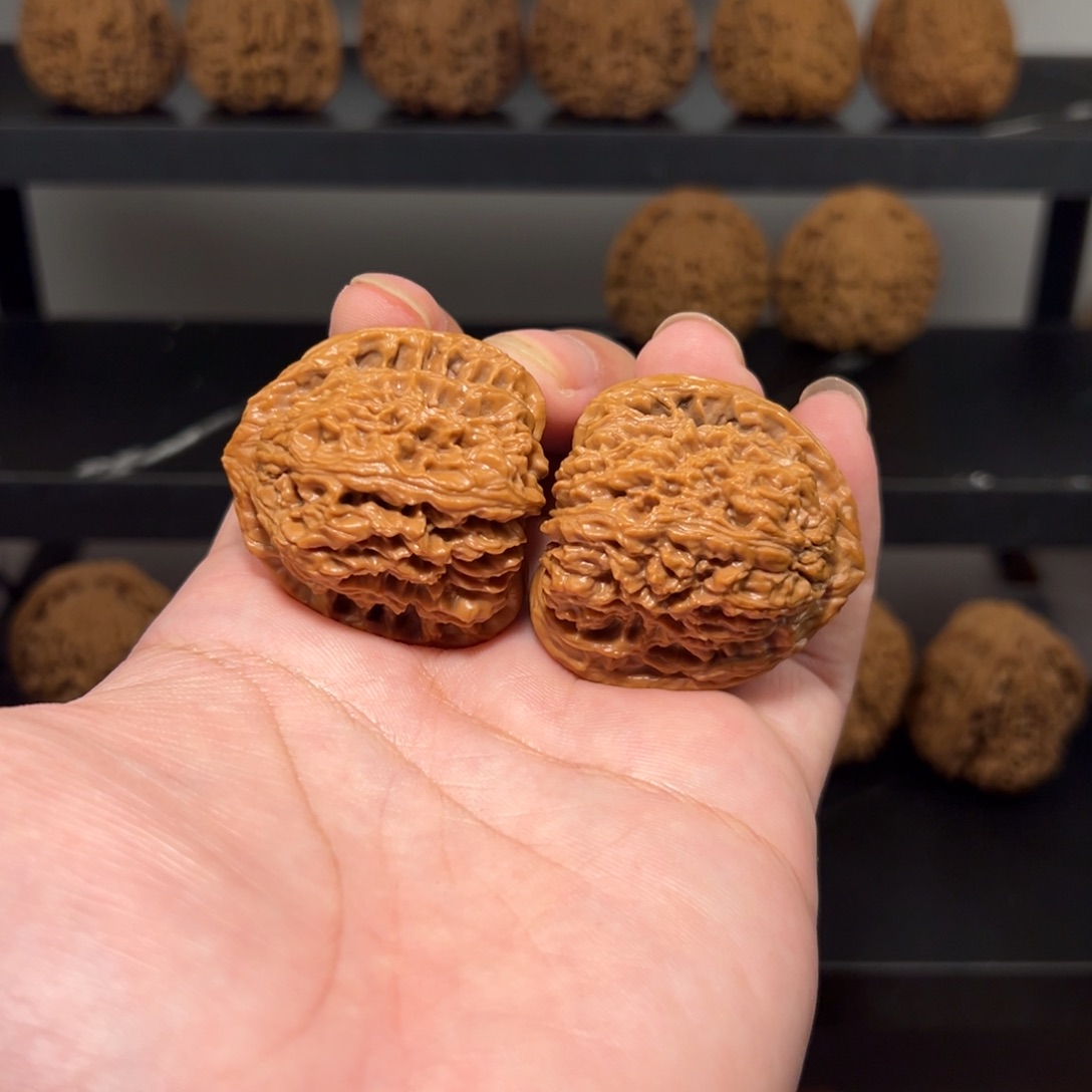 文玩核桃把件38三角南疆石22