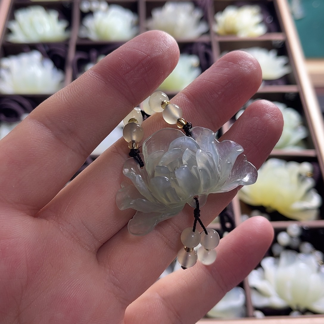 小***摇蛇纹石玉未镶嵌颈饰