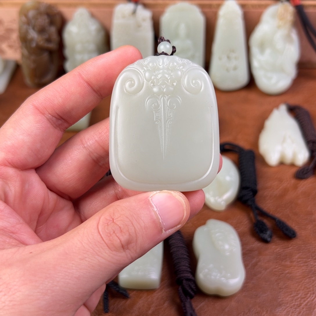 和田玉（青白玉）未镶嵌颈饰