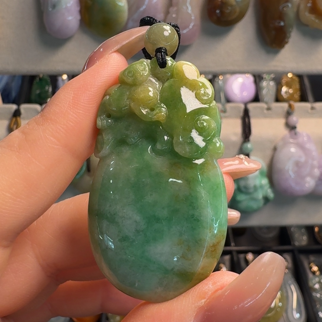 翡翠未镶嵌颈饰福瓜