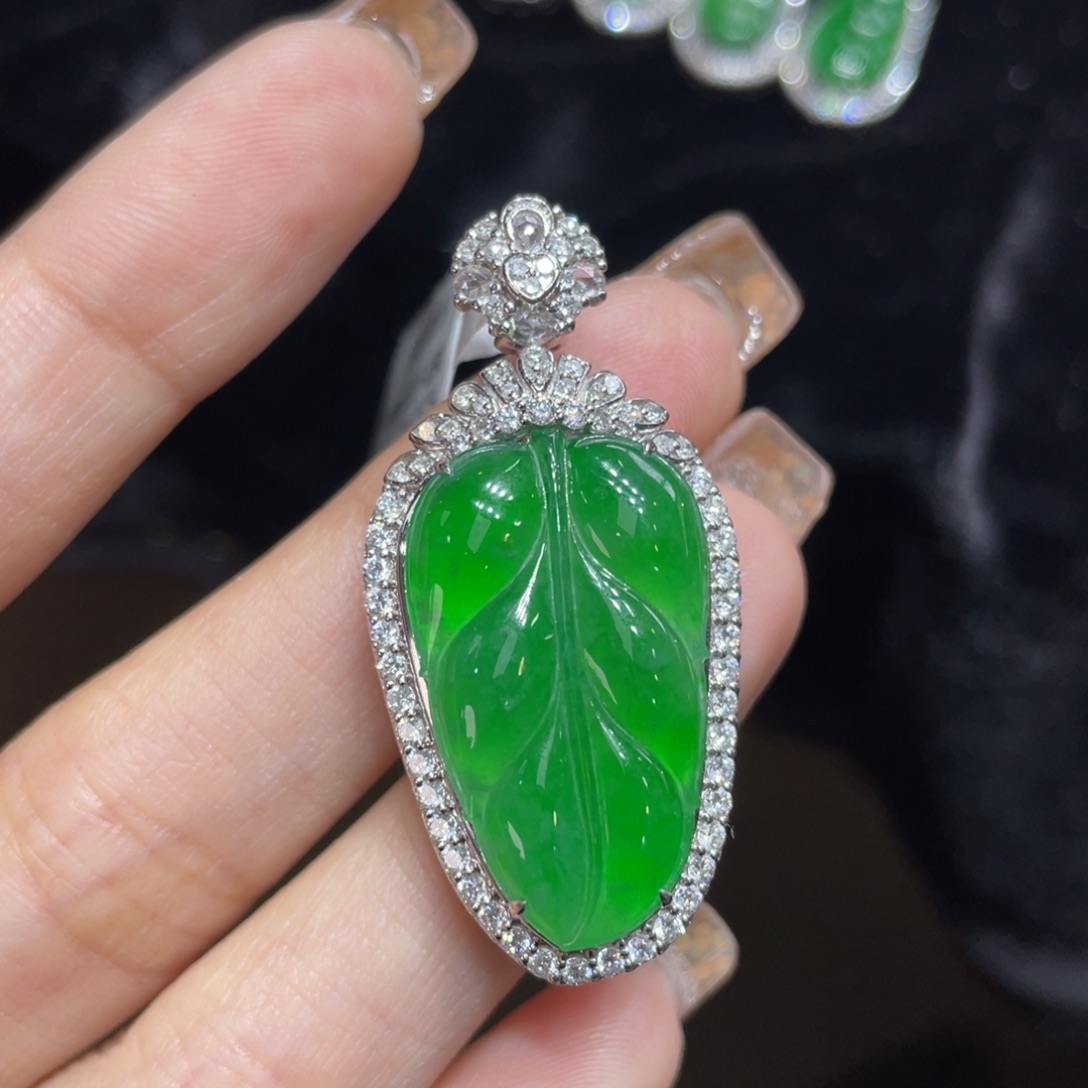 翡翠颈饰18K金镶嵌天然缅甸翡翠