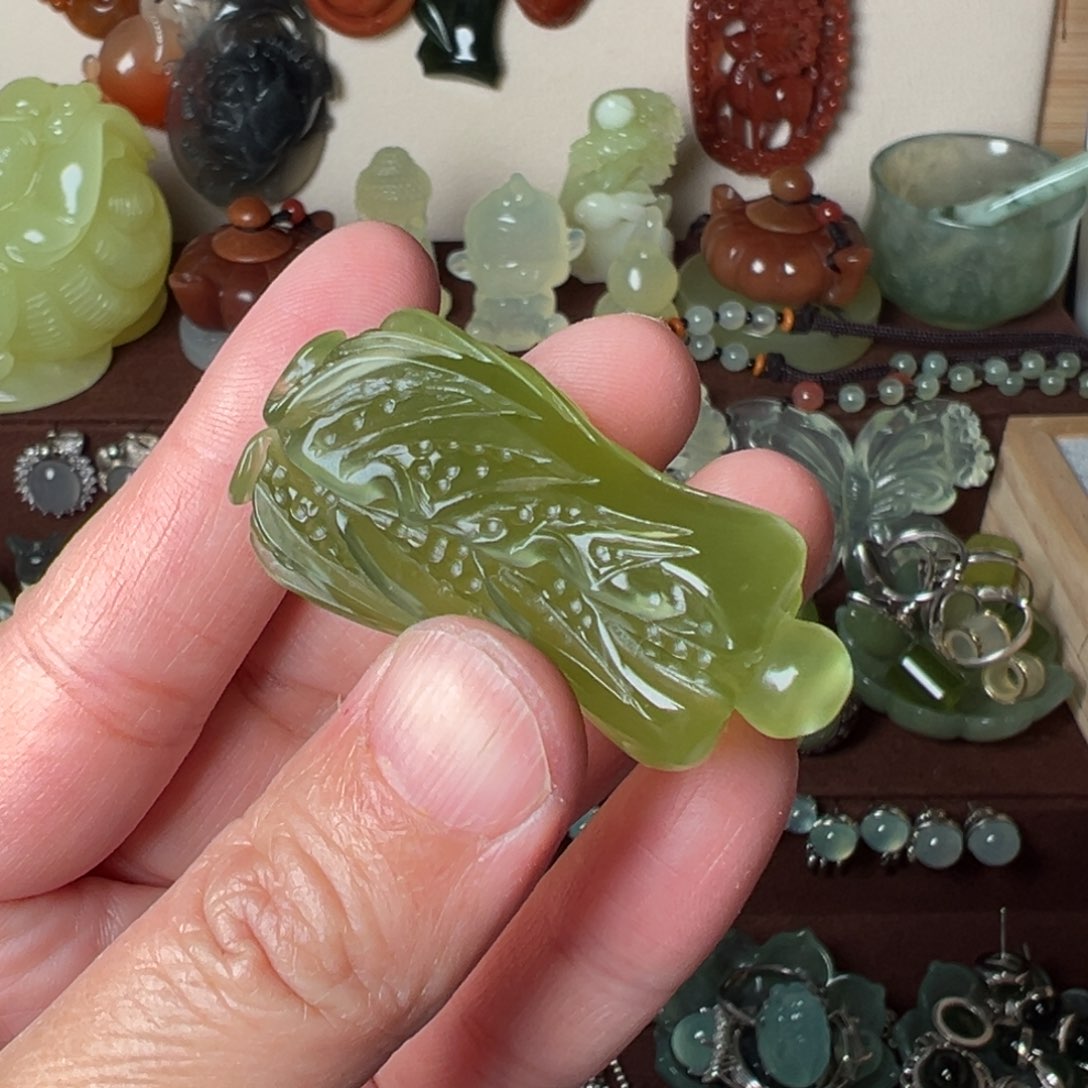 蛇纹石玉吊坠(赠链)未镶嵌