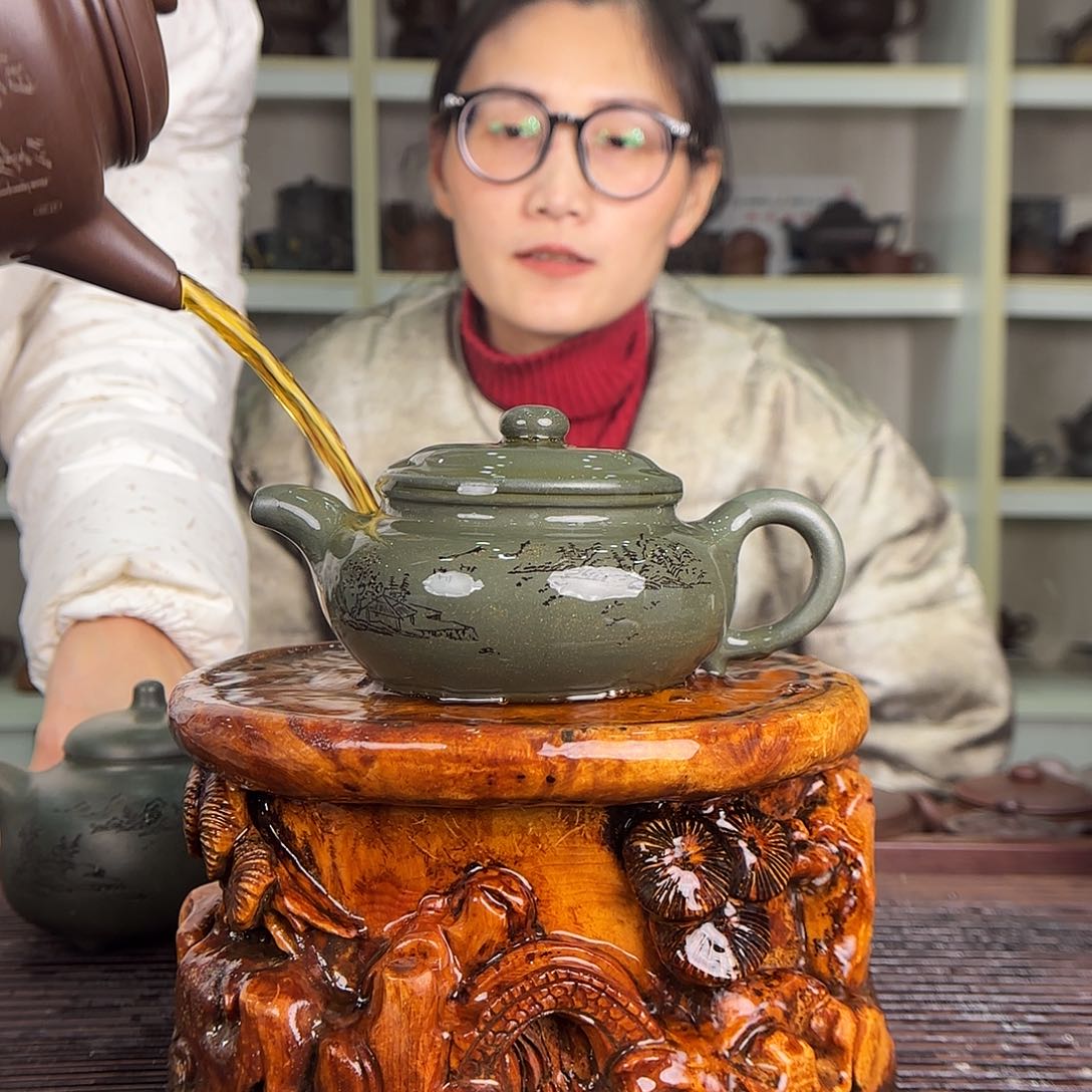 紫砂茶壶何玲老师。400c c