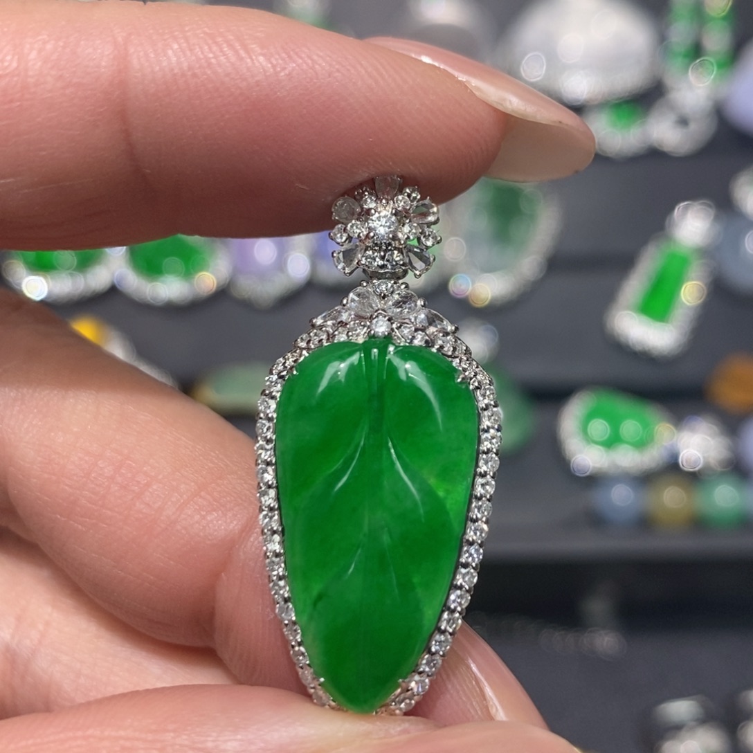 翡翠18K金镶嵌颈饰