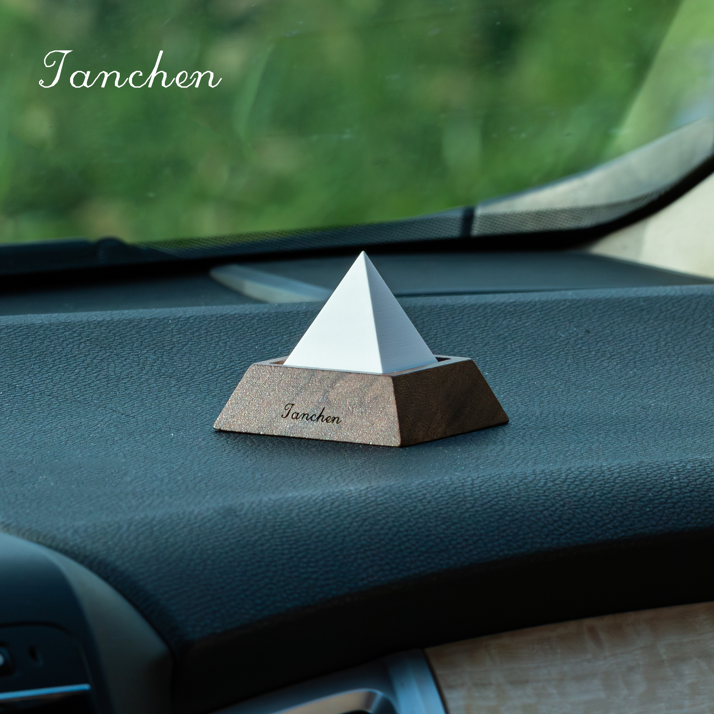 檀尘网红车载汽车用品持久留香车载香薰机客厅办公生日礼物心尖