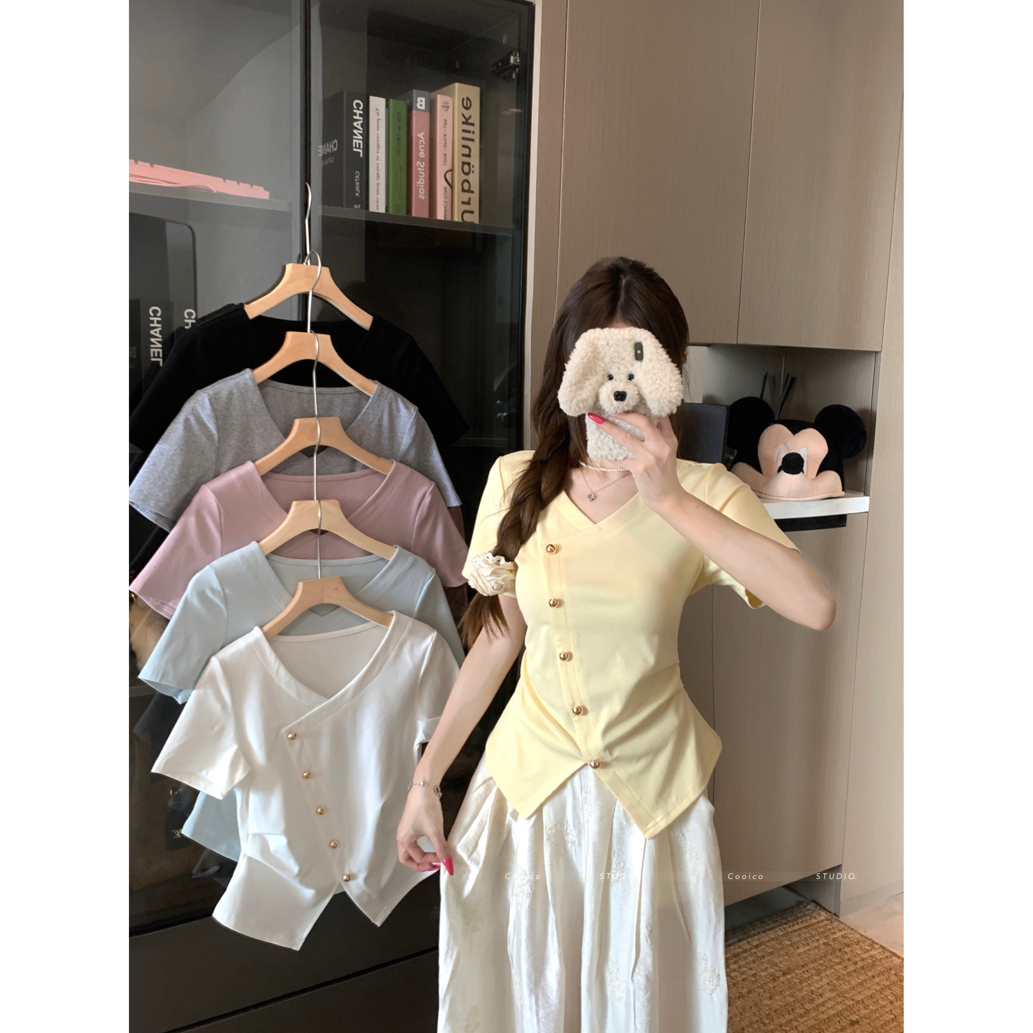 【佳佳】大码不规则别致上衣2025夏季新款胖mm设计感v领短袖T恤女