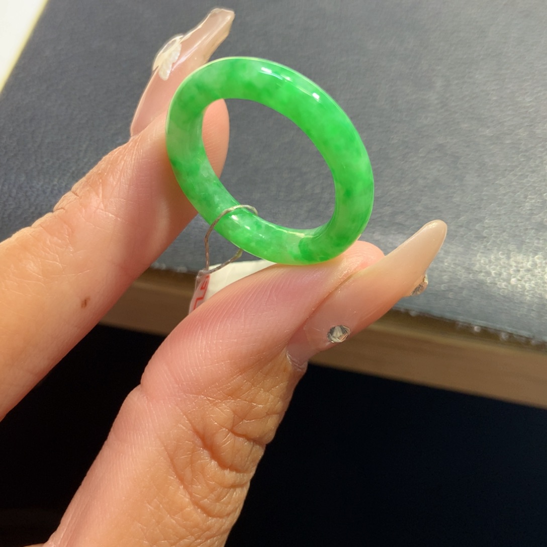 翡翠戒指未镶嵌翡翠