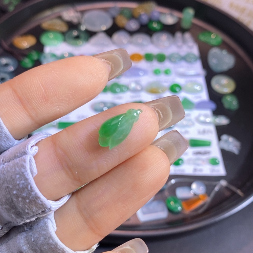 【闪购商品】翡翠挂件未镶嵌花