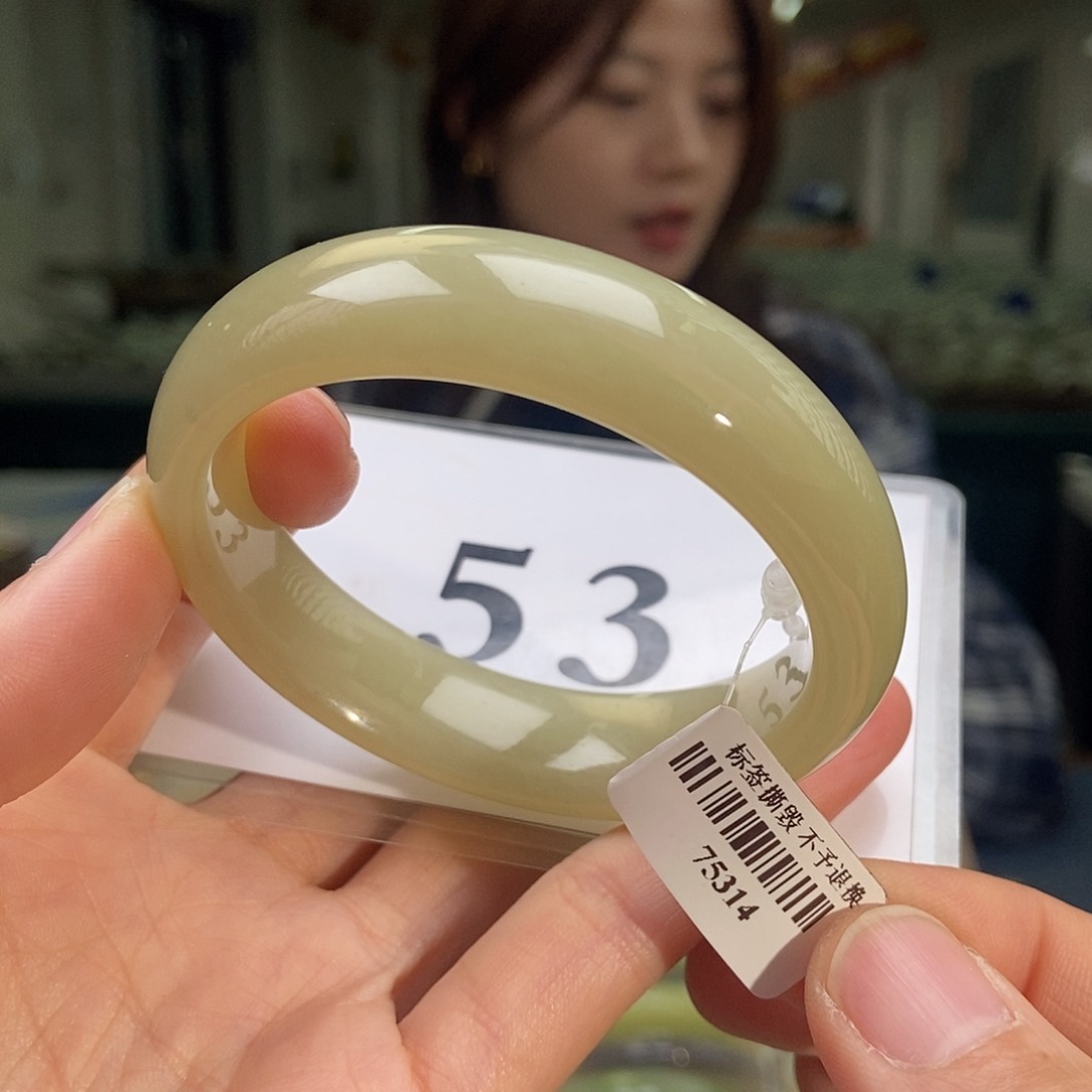 和田玉手镯未镶嵌