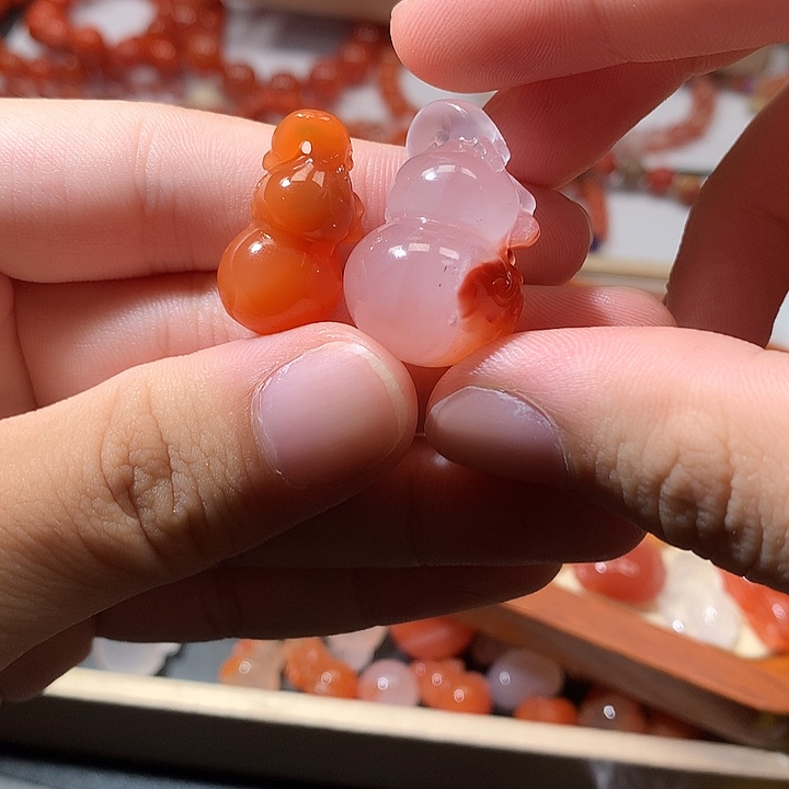 ****事南红玛瑙未镶嵌颈饰