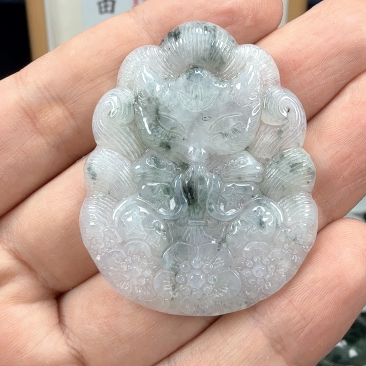 翡翠挂件未镶嵌翡翠