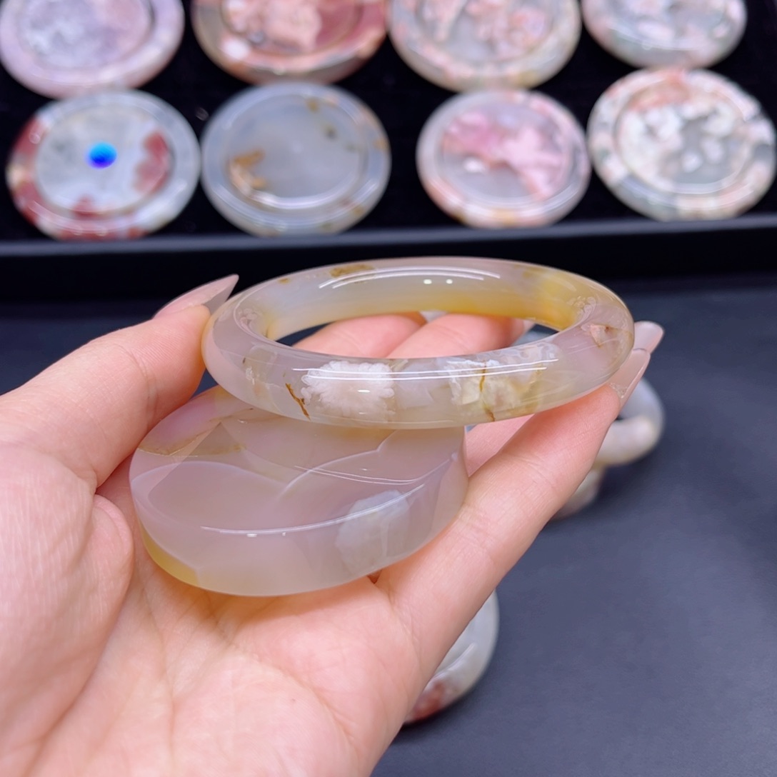 玛瑙/玉髓手镯未镶嵌5556