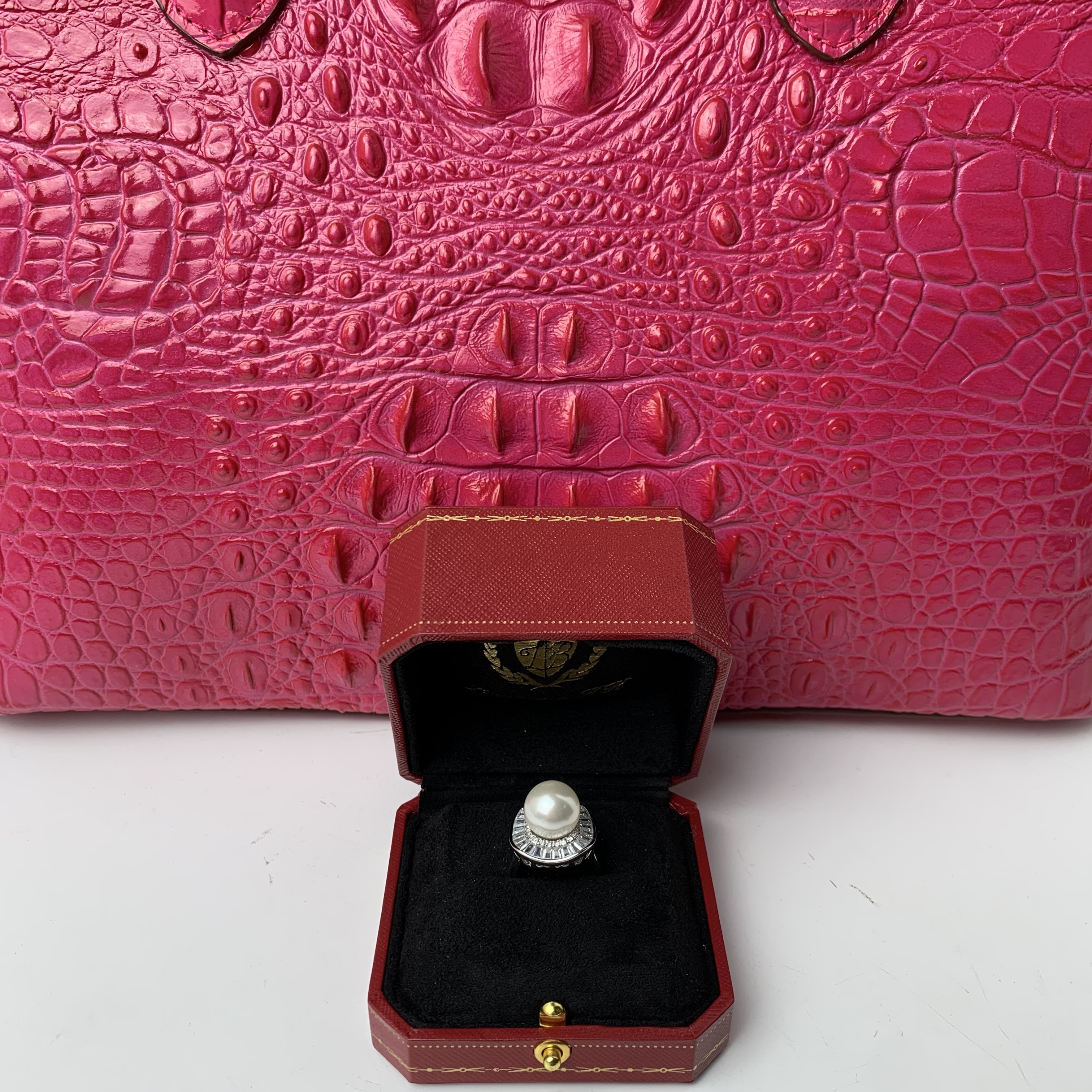 4059【香港联邦】白色气质优雅女士戒指