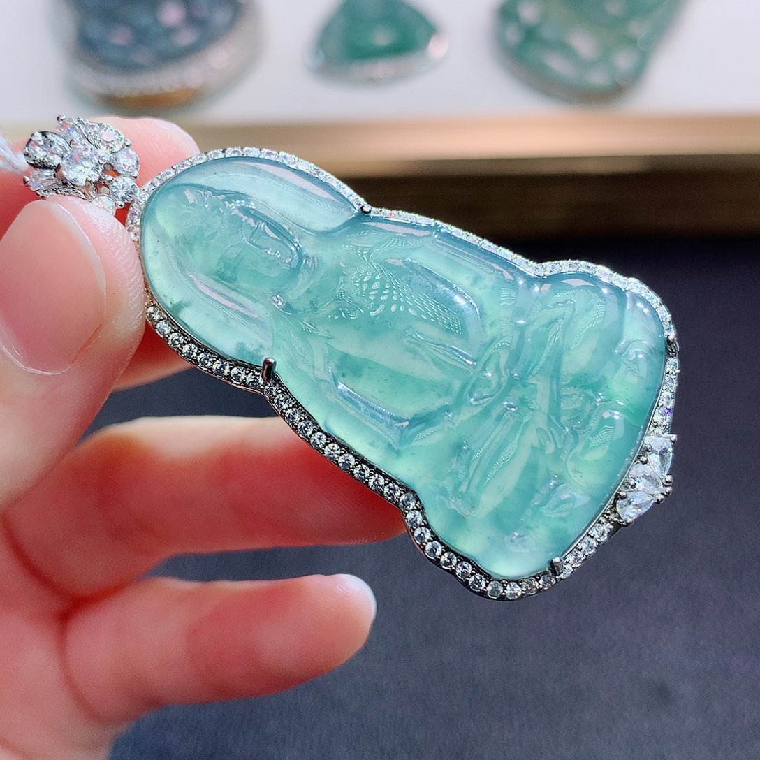 翡翠颈饰未镶嵌翡翠