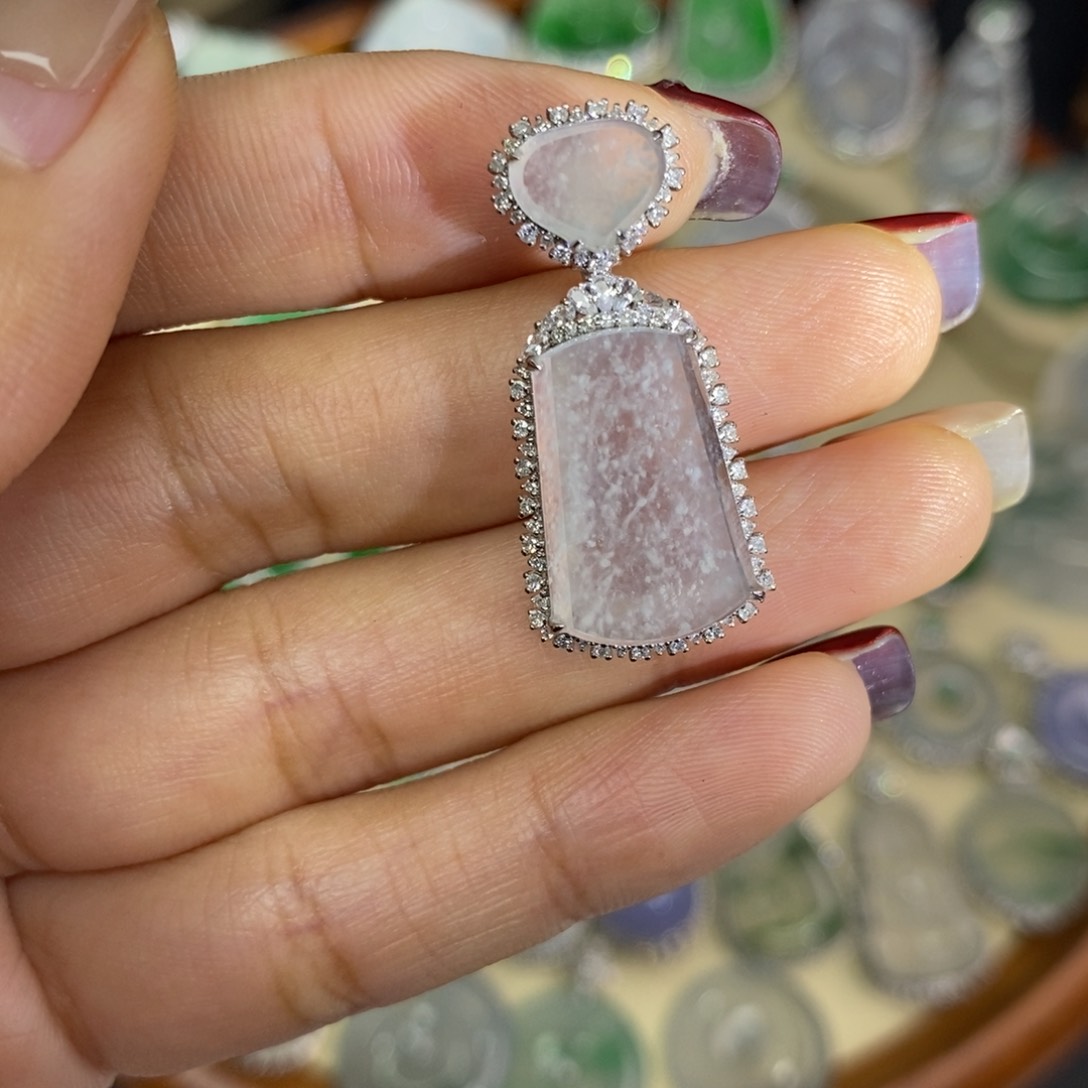 翡翠颈饰18K金镶嵌A货翡翠