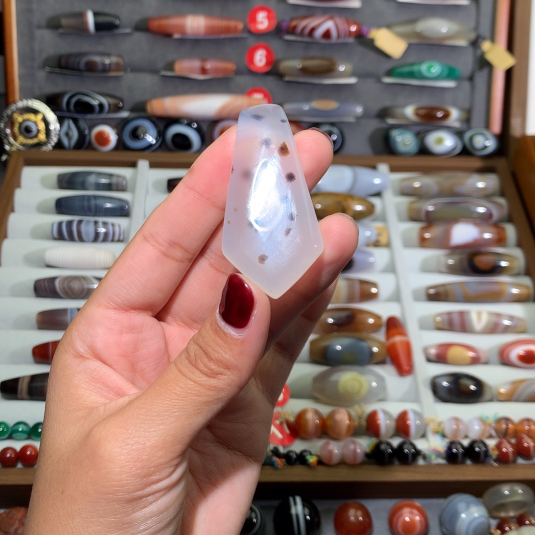 玛瑙/玉髓颈饰未镶嵌