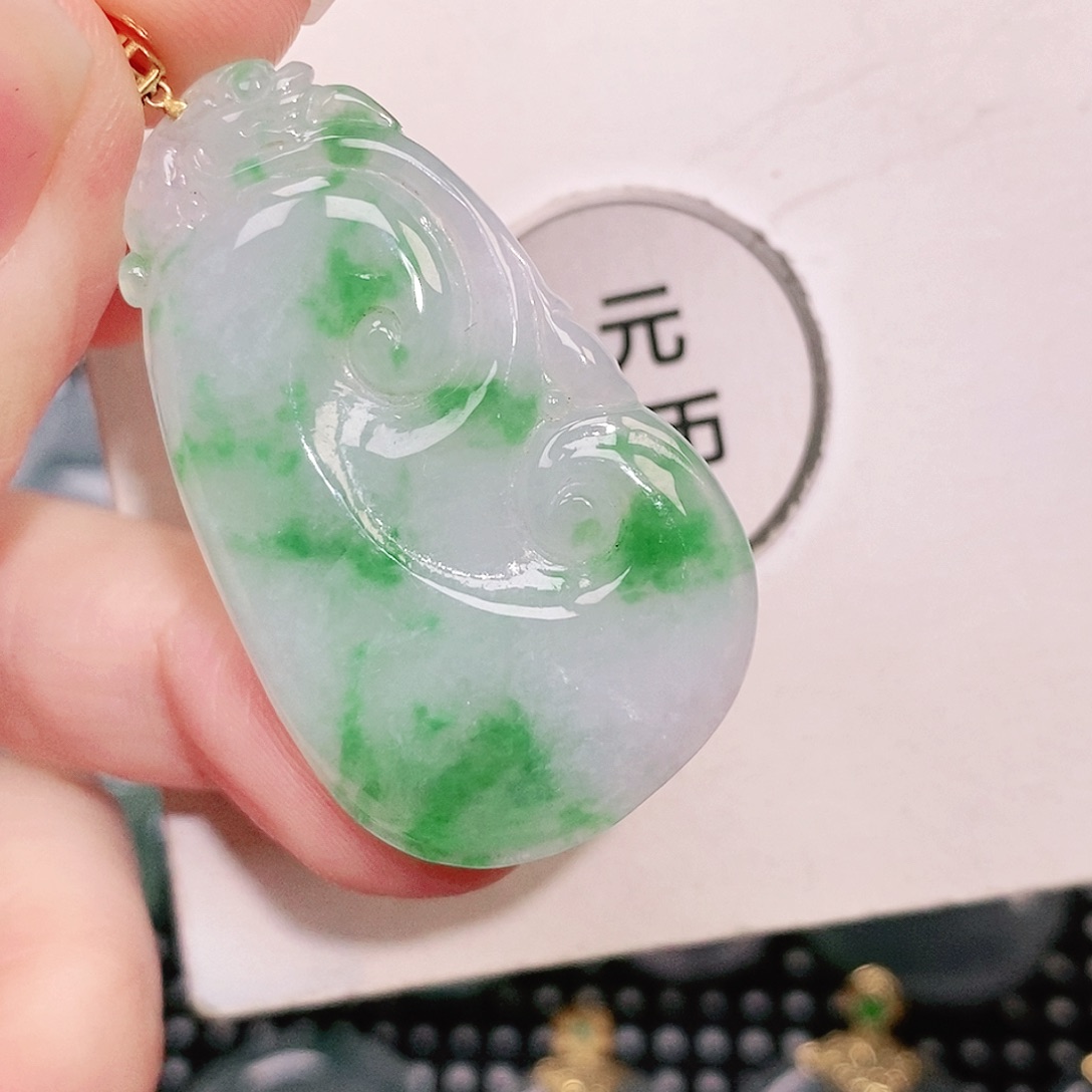 翡翠18K金镶嵌颈饰