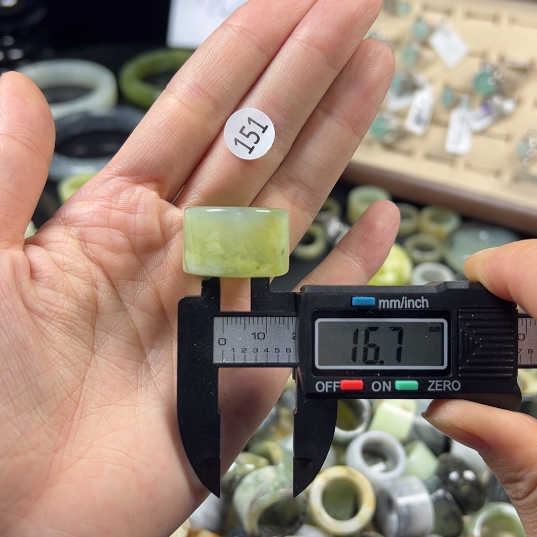 蛇纹石玉未镶嵌戒指