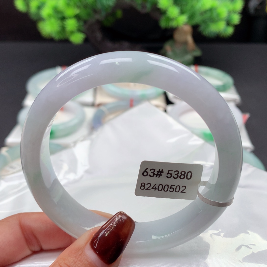 翡翠手镯未镶嵌 正圈63 淡紫浅绿 春彩