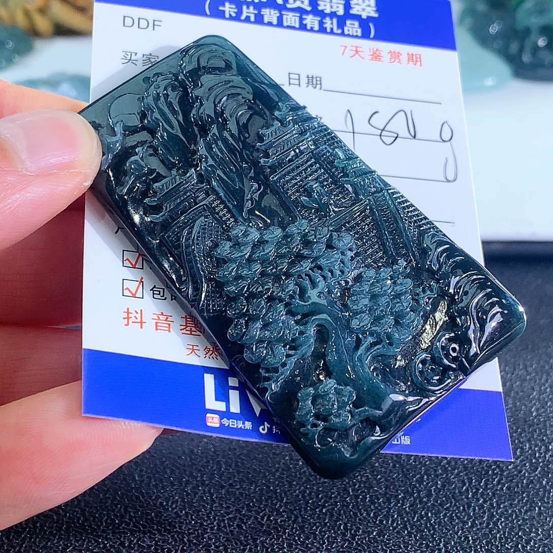 翡翠颈饰未镶嵌山水