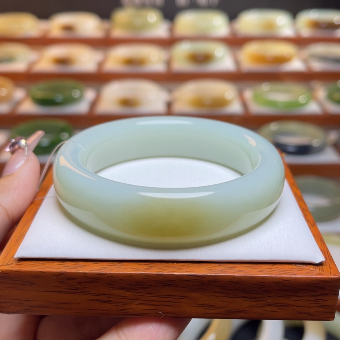 【闪购商品】和田玉手镯未镶嵌