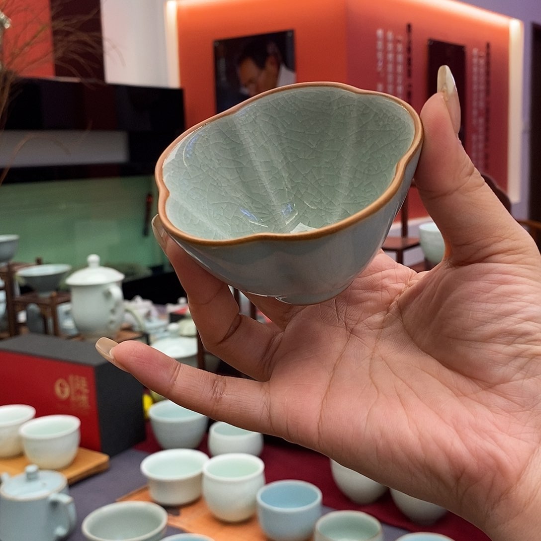 廷怀窑双色釉梅口杯
