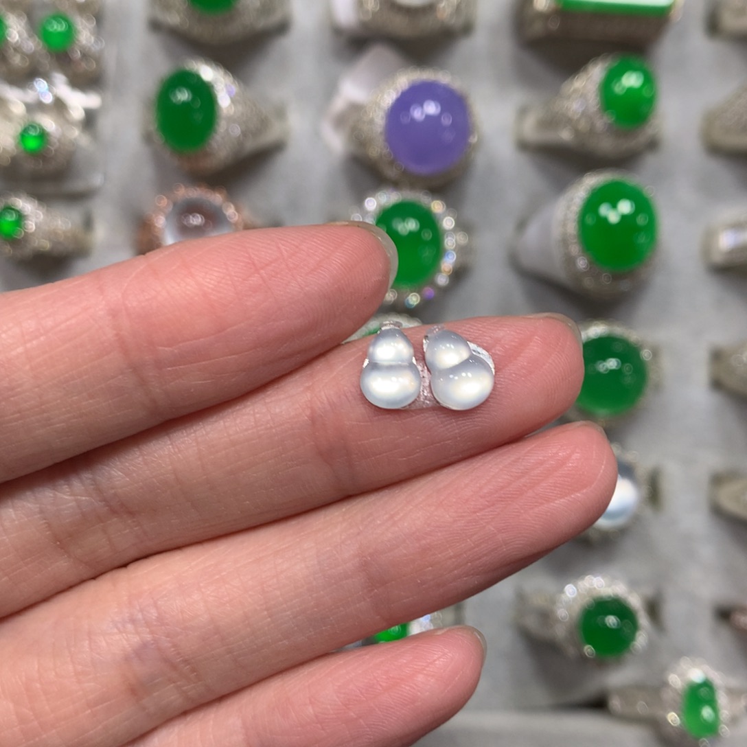 翡翠戒指未镶嵌葫芦