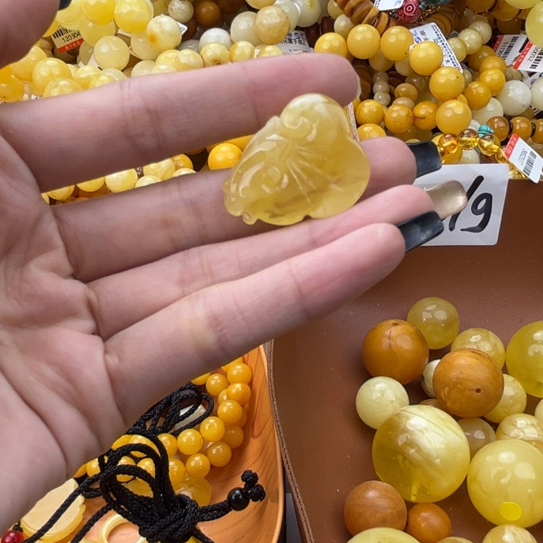 琥珀珠宝奇石未镶嵌