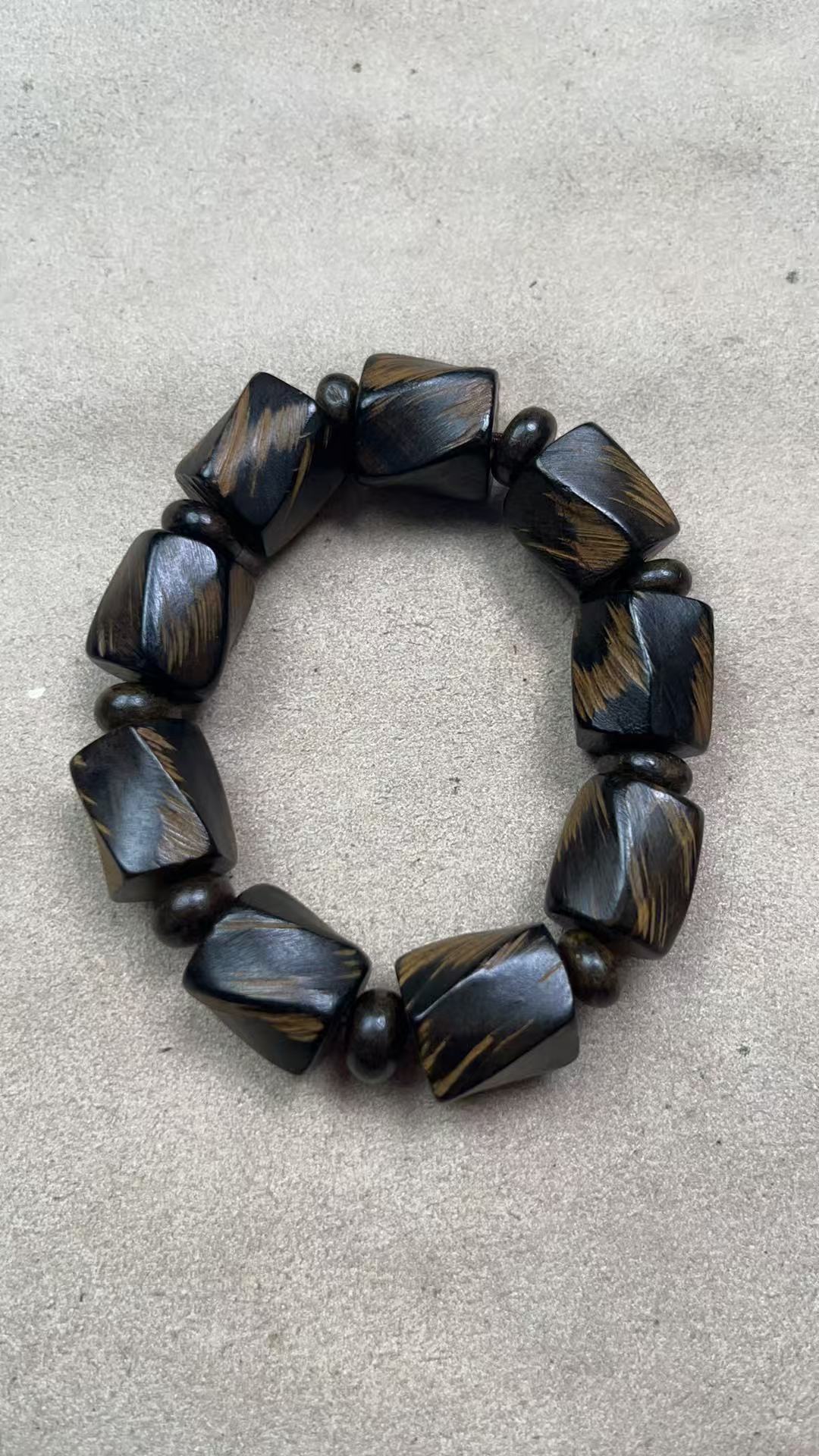 CX57随形手串1.5*1.7+隔珠0.9 多样性发货