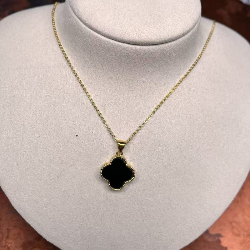 M8-天然 高端 大气 时尚  和田玉 四叶草 吊坠