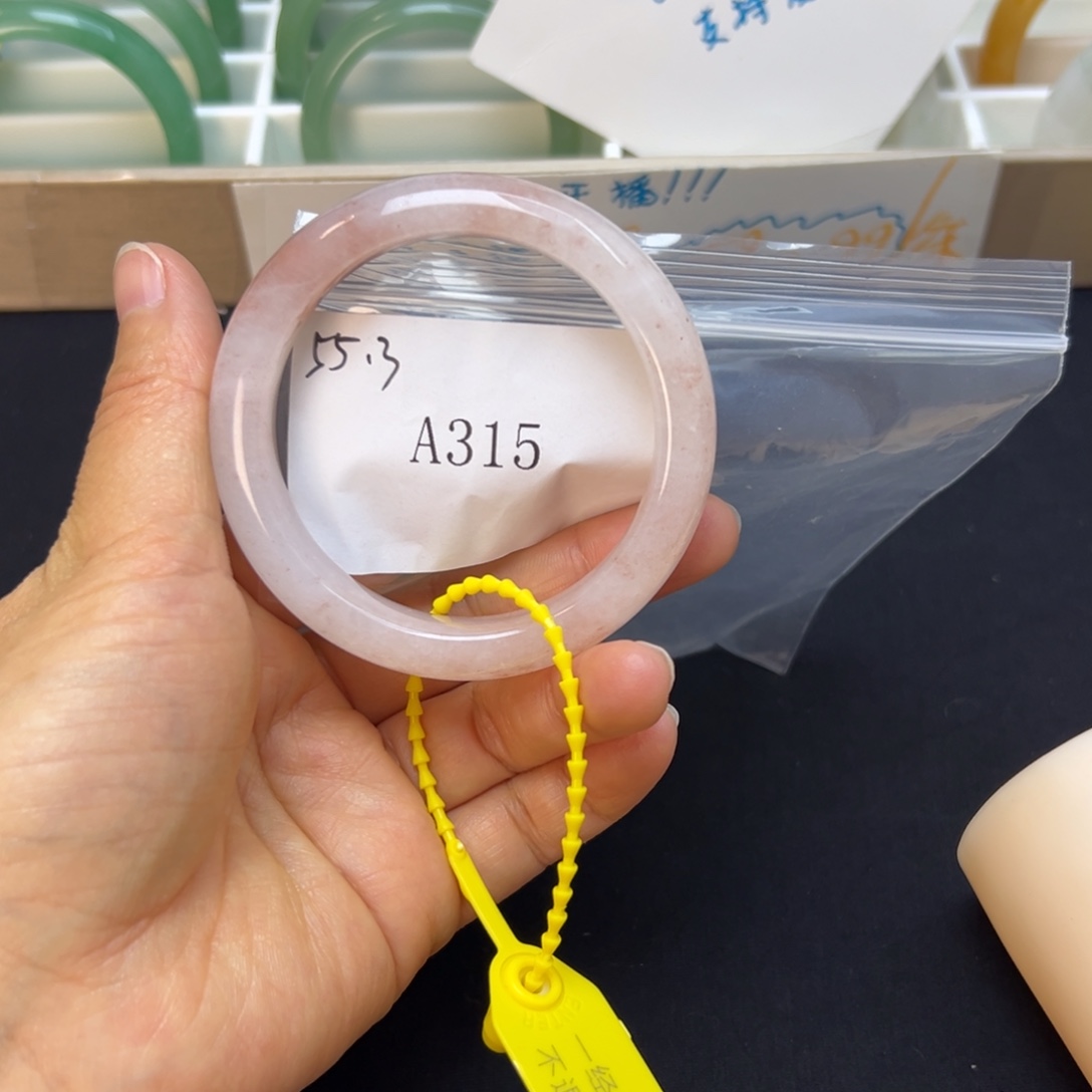 石英质玉未镶嵌手镯