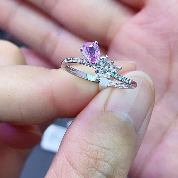 戒指彩色蓝宝石18K金镶嵌0.60克拉粉色蓝宝石