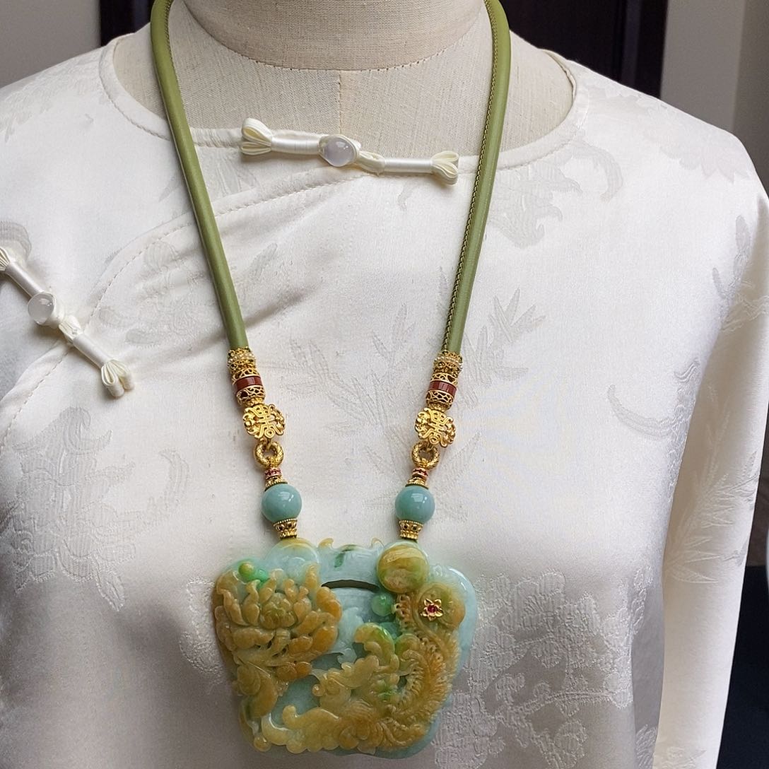 翡翠颈饰未镶嵌天然