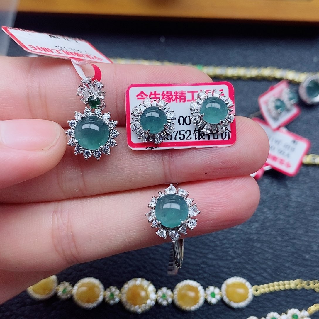 银S925镶嵌戒指翡翠三****尾