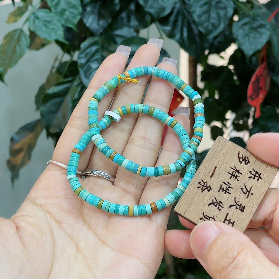 绿松石颈饰未镶嵌