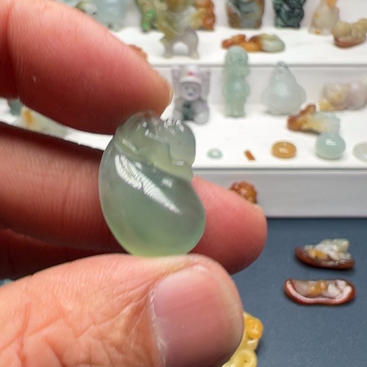 翡翠未镶嵌颈饰翡翠首饰