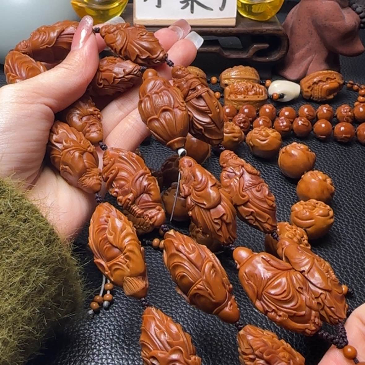 【闪购商品】橄榄核吊坠立雕整身十八罗汉