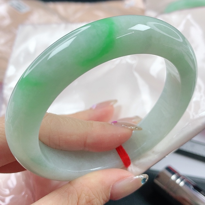 未镶嵌手镯翡翠，819