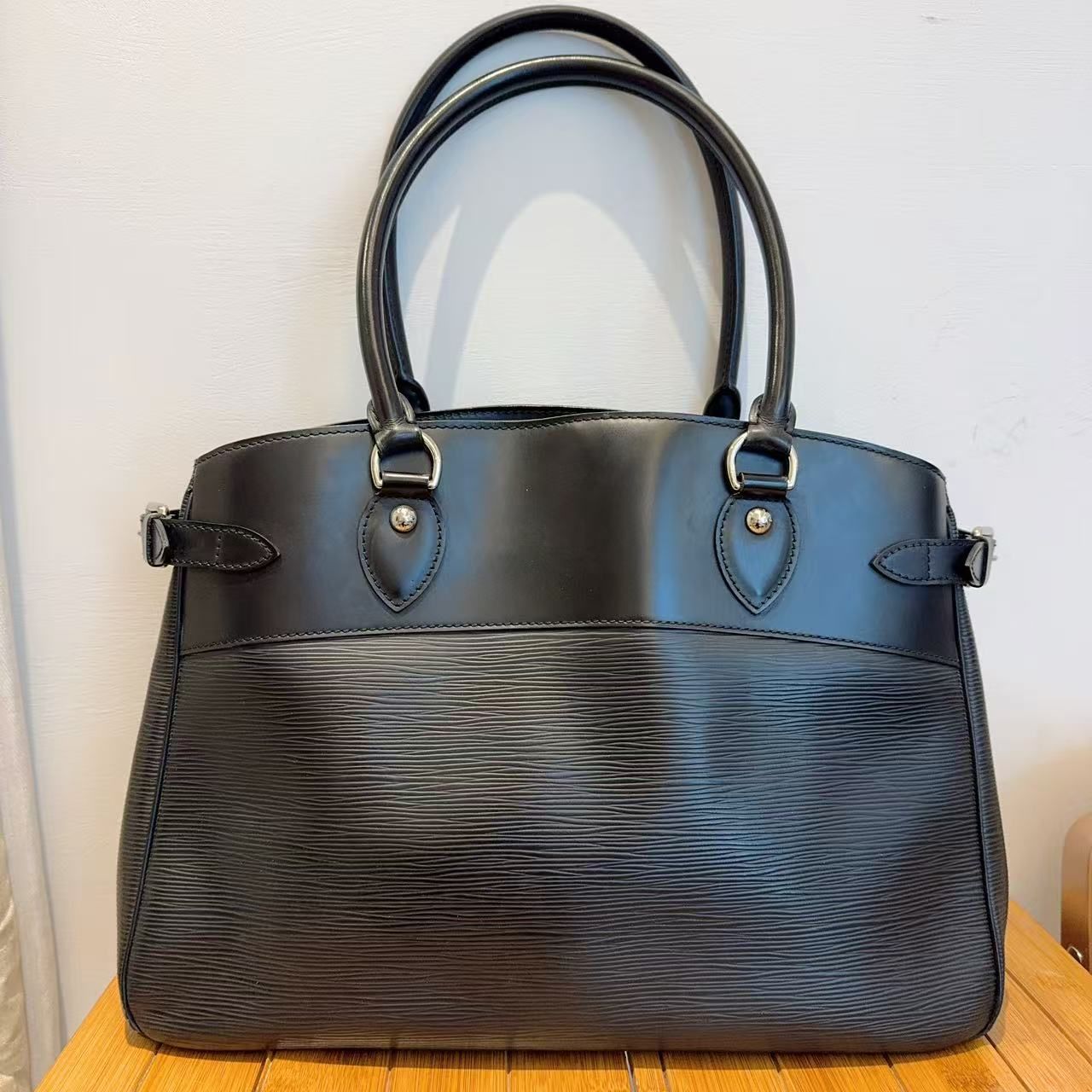 95新 LouisVuitton/路易威登  黑色水波纹单肩包 1190 7843 