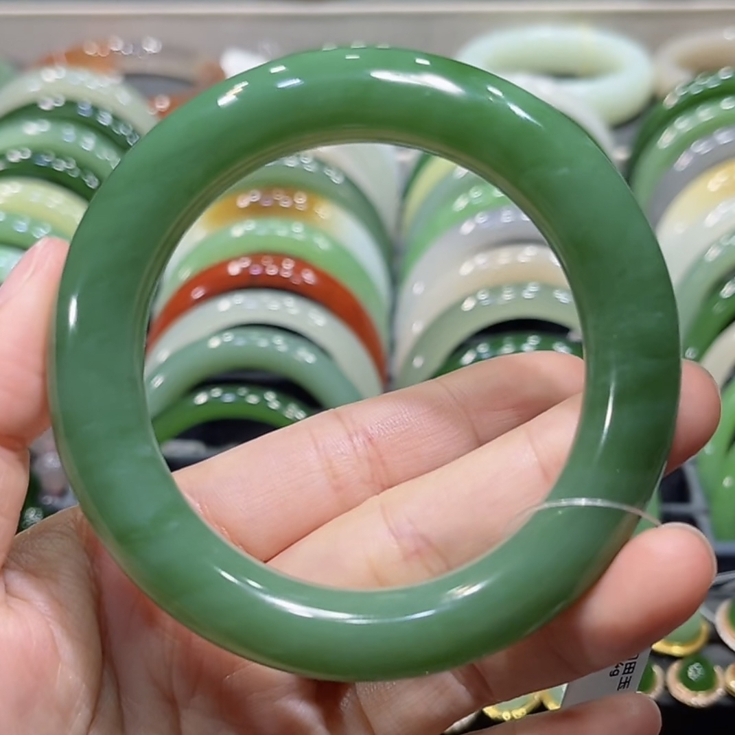 福利！和田玉俄料碧玉绿猫眼手镯55-56圈口（胖圆）